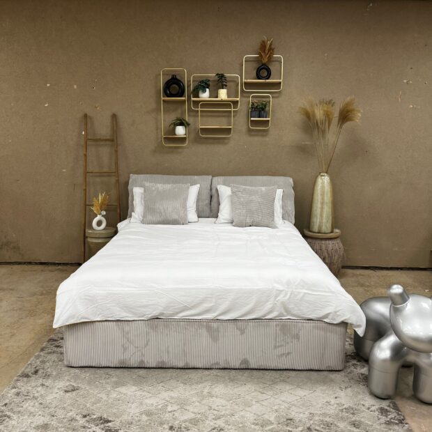 מיטה דגם וארנה